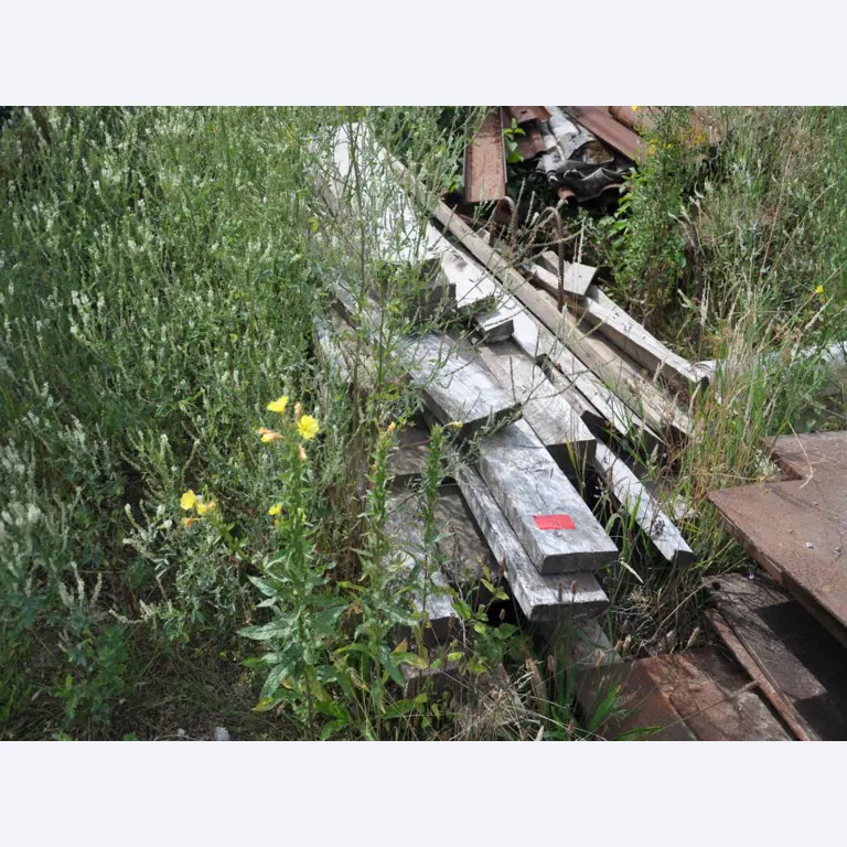 Moderní, dobře udržovaná stavební a staveništní vozidla a další strojní zařízení z oblasti stavebnictví.-19