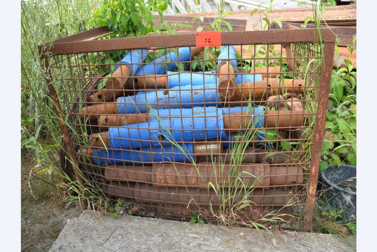 Moderní, dobře udržovaná stavební a staveništní vozidla a další strojní zařízení z oblasti stavebnictví.-3