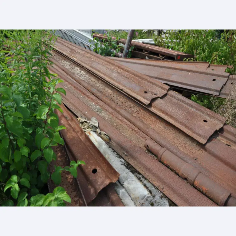 Moderní, dobře udržovaná stavební a staveništní vozidla a další strojní zařízení z oblasti stavebnictví.-7