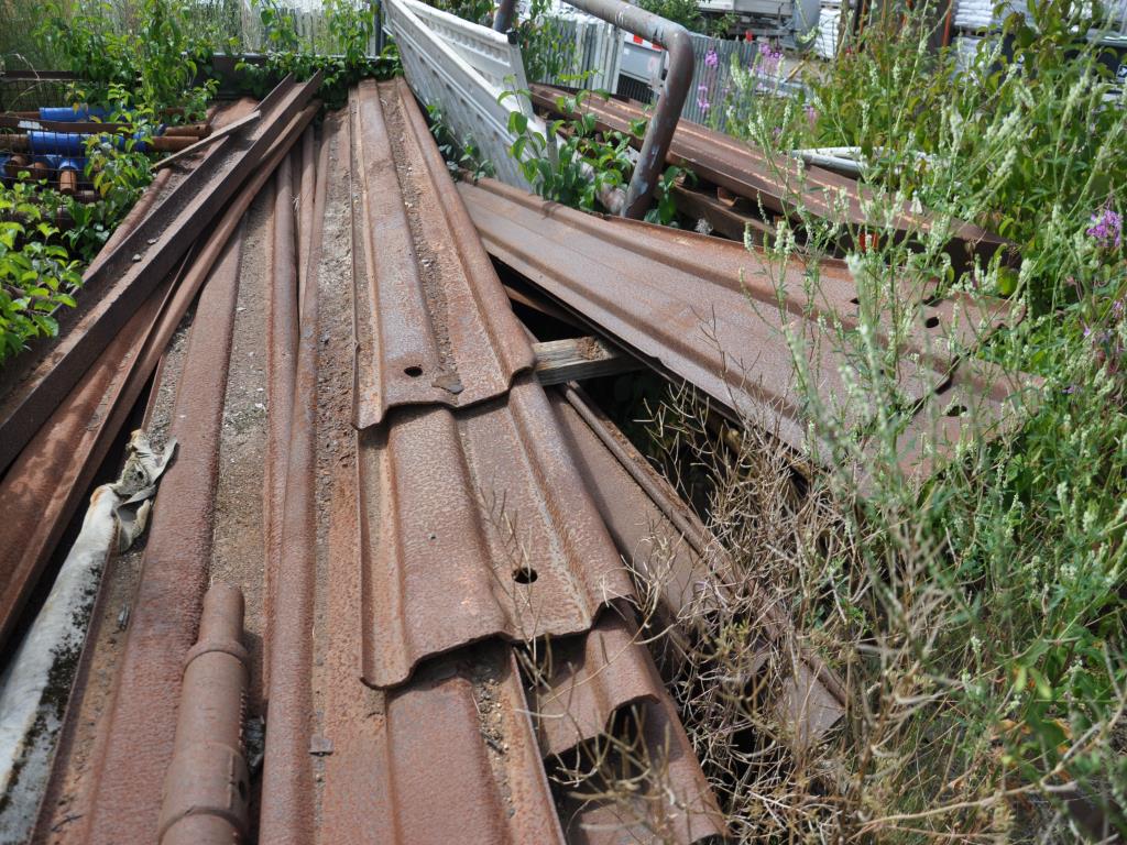 Sodobna, dobro vzdrževana gradbena vozila in vozila za gradbišča ter druga mehanska oprema iz sektorja gradbeništva.-8