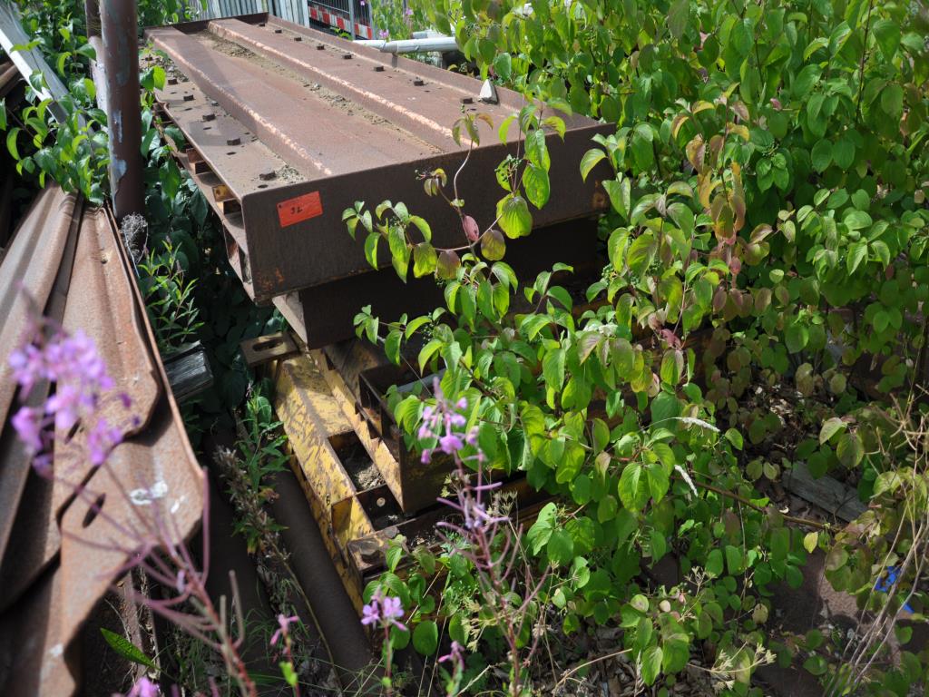 Sodobna, dobro vzdrževana gradbena vozila in vozila za gradbišča ter druga mehanska oprema iz sektorja gradbeništva.-9
