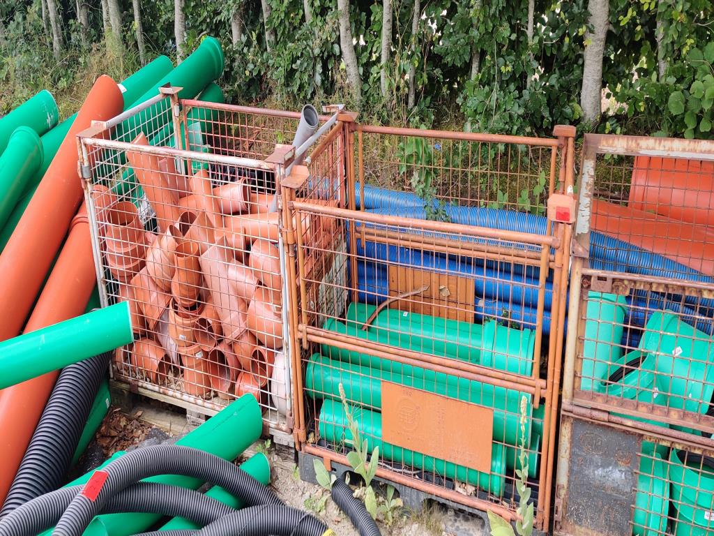 Sodobna, dobro vzdrževana gradbena vozila in vozila za gradbišča ter druga mehanska oprema iz sektorja gradbeništva.-4