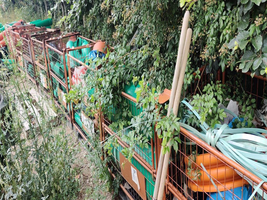 Sodobna, dobro vzdrževana gradbena vozila in vozila za gradbišča ter druga mehanska oprema iz sektorja gradbeništva.-7