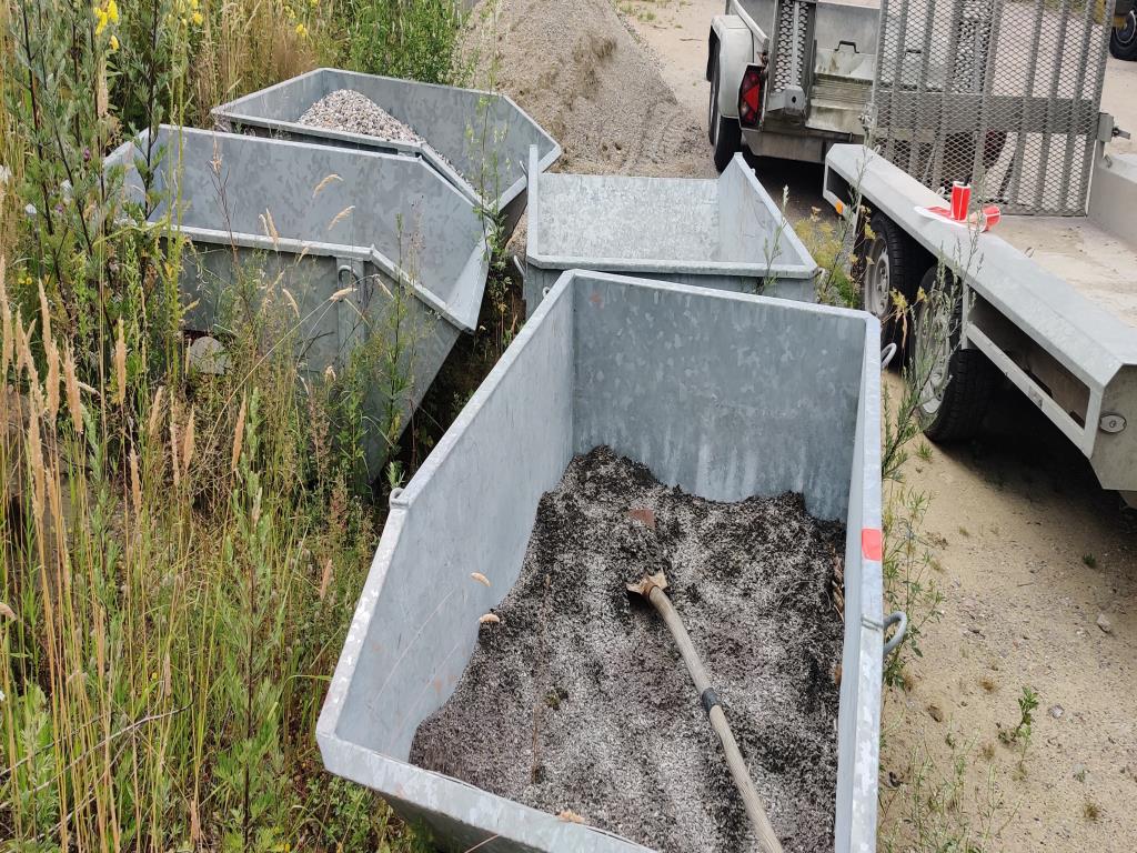 Sodobna, dobro vzdrževana gradbena vozila in vozila za gradbišča ter druga mehanska oprema iz sektorja gradbeništva.-2