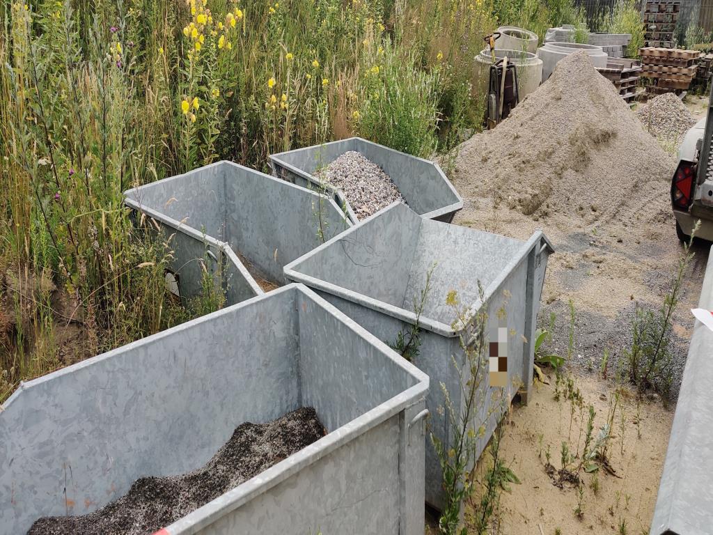 Sodobna, dobro vzdrževana gradbena vozila in vozila za gradbišča ter druga mehanska oprema iz sektorja gradbeništva.-1