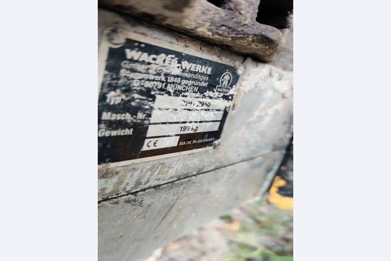 Moderne, goed onderhouden bouwvoertuigen en andere mechanische apparatuur uit de weg- en waterbouwsector-3