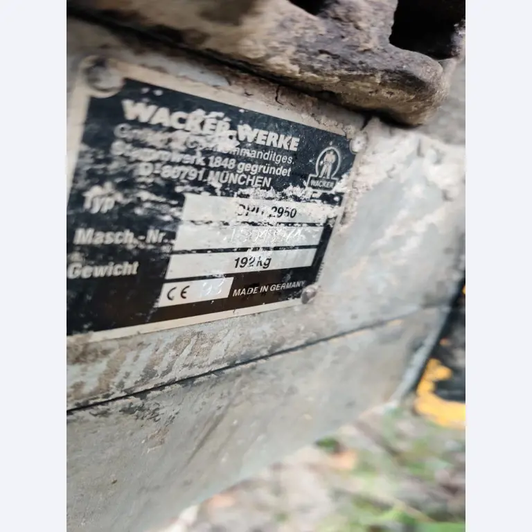 Moderne, goed onderhouden bouwvoertuigen en andere mechanische apparatuur uit de weg- en waterbouwsector-3