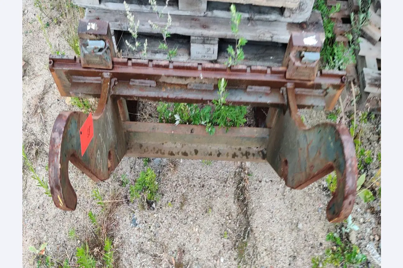 Vehículos de obra y construcción modernos y bien mantenidos y otros equipos mecánicos del sector de la ingeniería civil-2