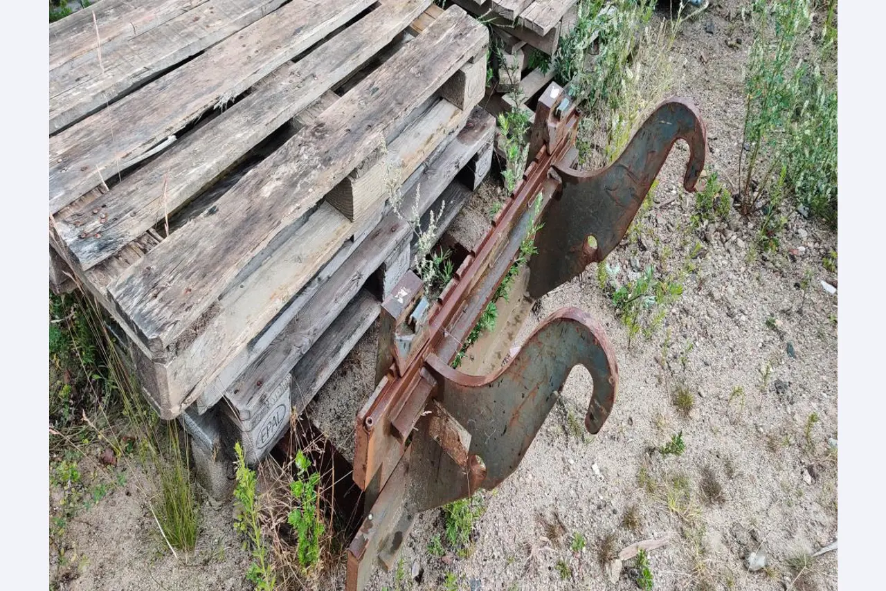 Vehículos de obra y construcción modernos y bien mantenidos y otros equipos mecánicos del sector de la ingeniería civil-4