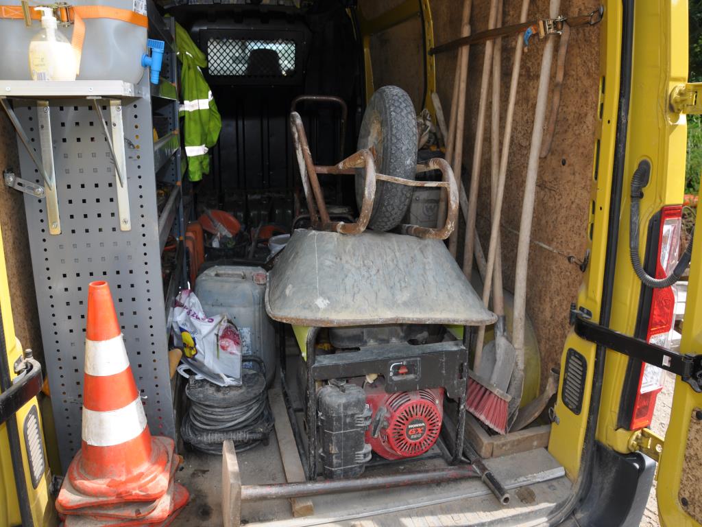 Nowoczesne, dobrze utrzymane pojazdy budowlane i budowlane oraz inny sprzęt mechaniczny z sektora inżynierii lądowej i wodnej.-5