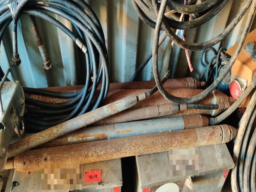 Vehículos de obra y construcción modernos y bien mantenidos y otros equipos mecánicos del sector de la ingeniería civil-1