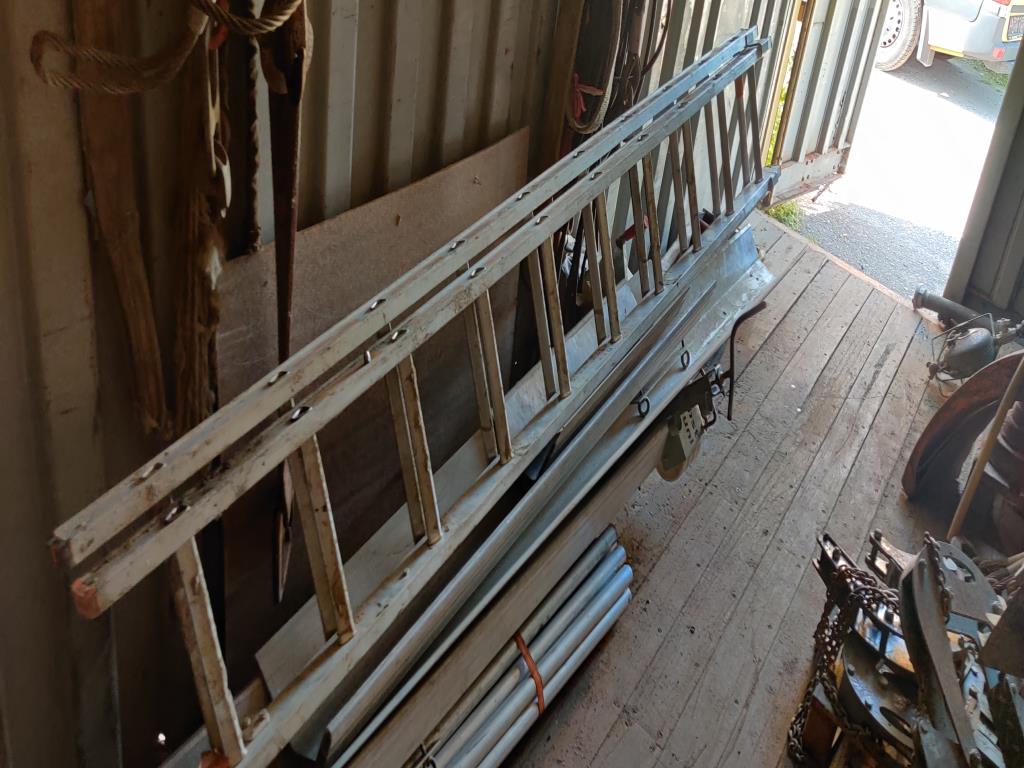 Veículos de construção e de estaleiro modernos e bem conservados e outros equipamentos mecânicos do sector da engenharia civil-10