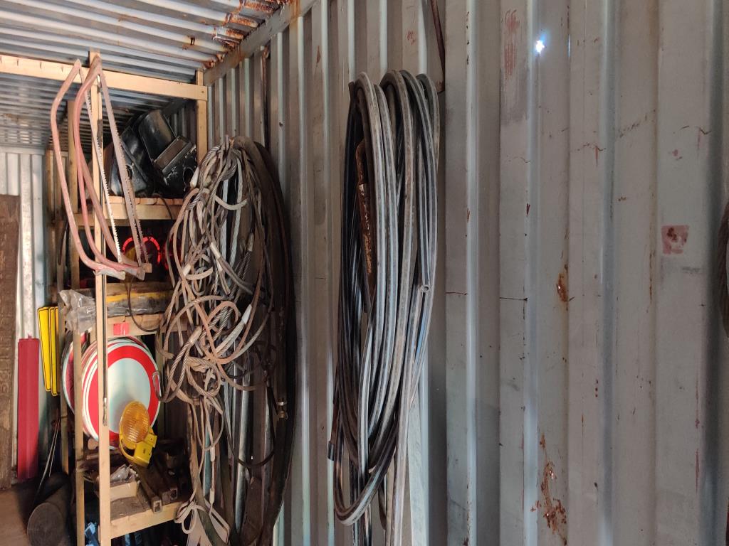 Veículos de construção e de estaleiro modernos e bem conservados e outros equipamentos mecânicos do sector da engenharia civil-12