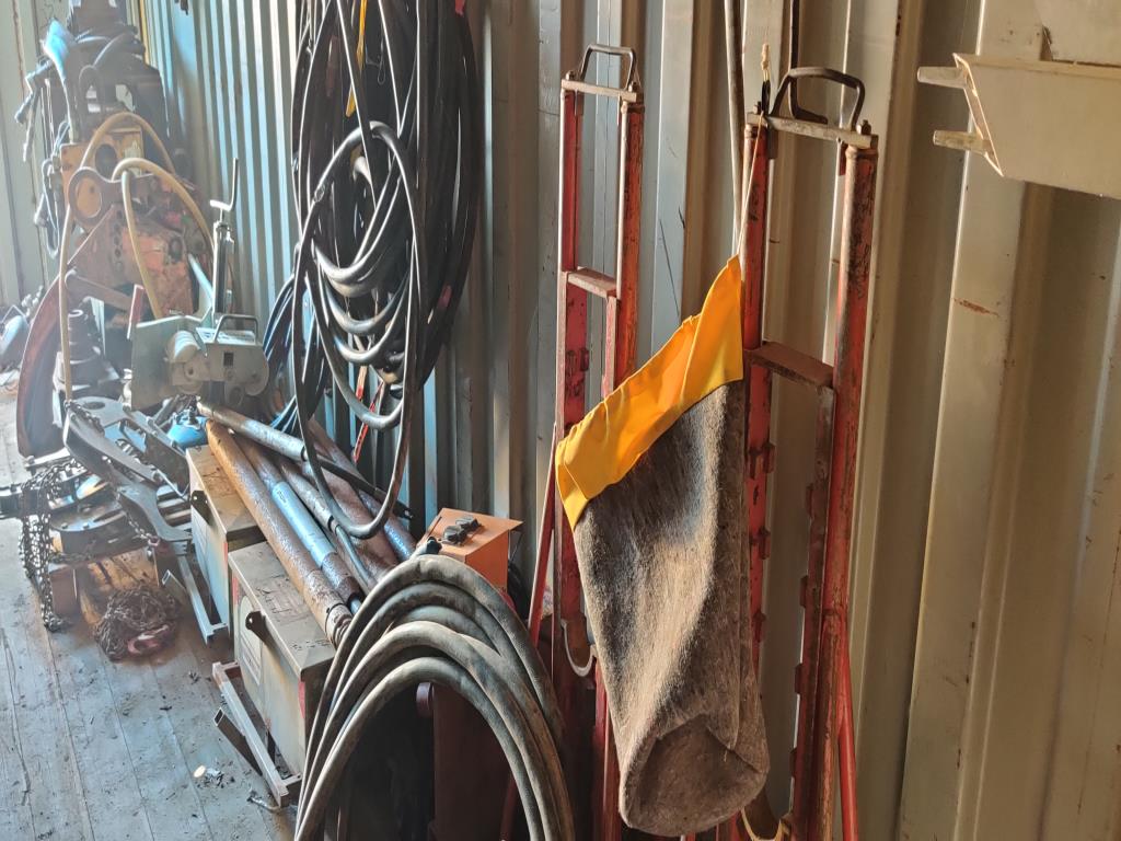 Veículos de construção e de estaleiro modernos e bem conservados e outros equipamentos mecânicos do sector da engenharia civil-14