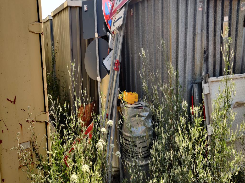 Veículos de construção e de estaleiro modernos e bem conservados e outros equipamentos mecânicos do sector da engenharia civil-15