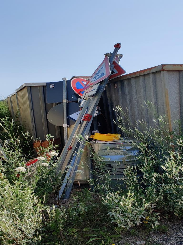 Veículos de construção e de estaleiro modernos e bem conservados e outros equipamentos mecânicos do sector da engenharia civil-16