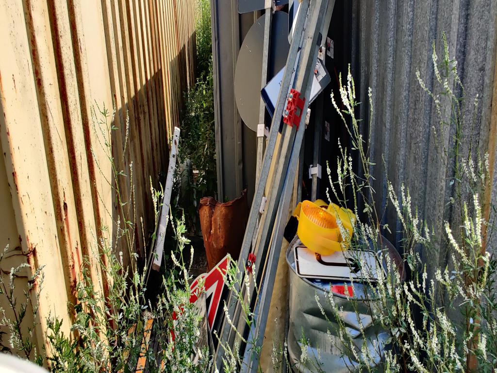 Veículos de construção e de estaleiro modernos e bem conservados e outros equipamentos mecânicos do sector da engenharia civil-17