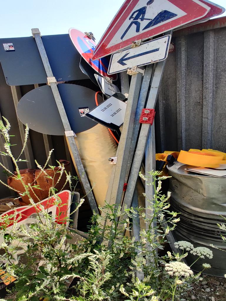 Veículos de construção e de estaleiro modernos e bem conservados e outros equipamentos mecânicos do sector da engenharia civil-18