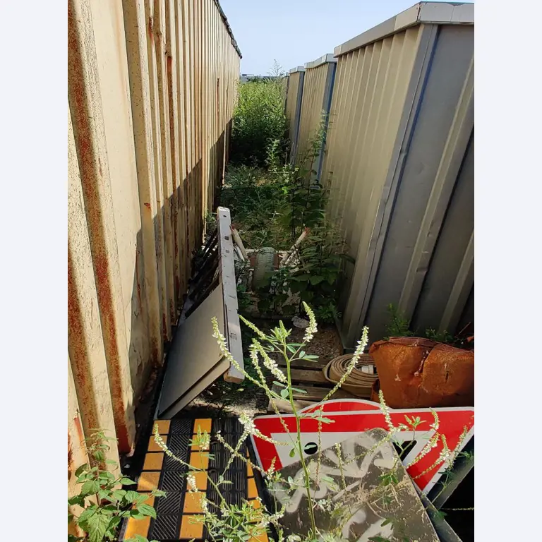 Vehículos de obra y construcción modernos y bien mantenidos y otros equipos mecánicos del sector de la ingeniería civil-19