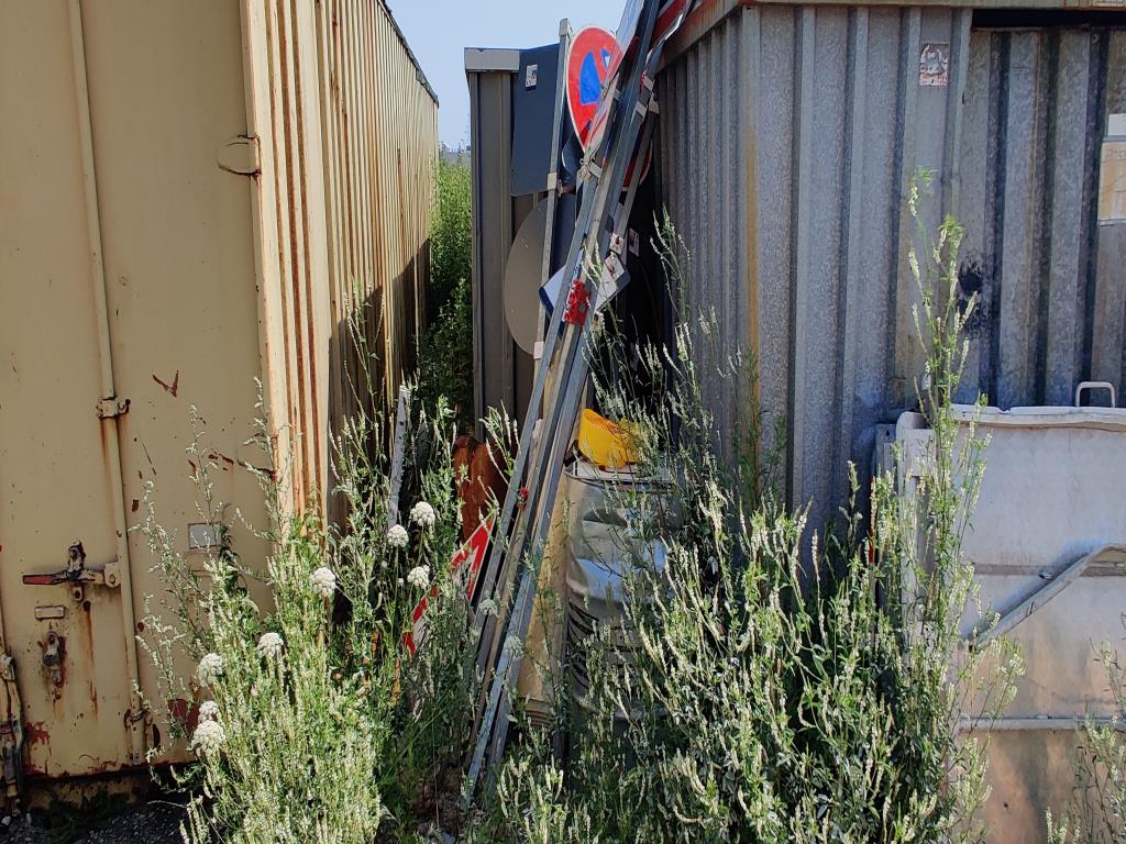 Veículos de construção e de estaleiro modernos e bem conservados e outros equipamentos mecânicos do sector da engenharia civil-20