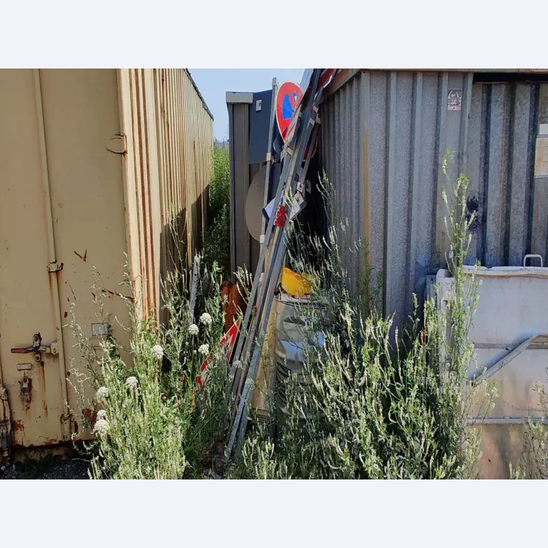 Vehículos de obra y construcción modernos y bien mantenidos y otros equipos mecánicos del sector de la ingeniería civil-20