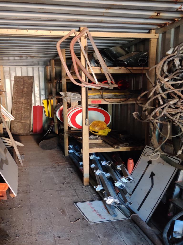 Veículos de construção e de estaleiro modernos e bem conservados e outros equipamentos mecânicos do sector da engenharia civil-4