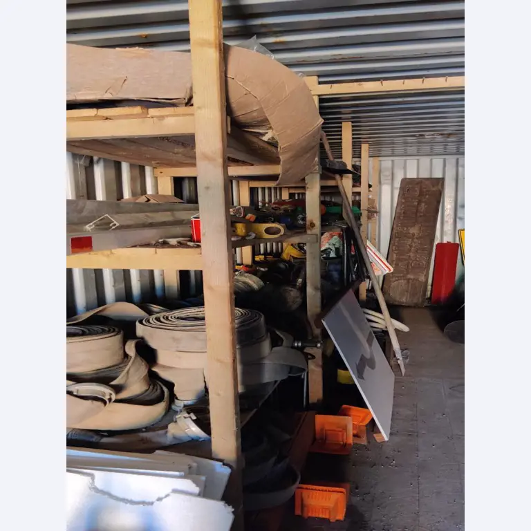 Vehículos de obra y construcción modernos y bien mantenidos y otros equipos mecánicos del sector de la ingeniería civil-5