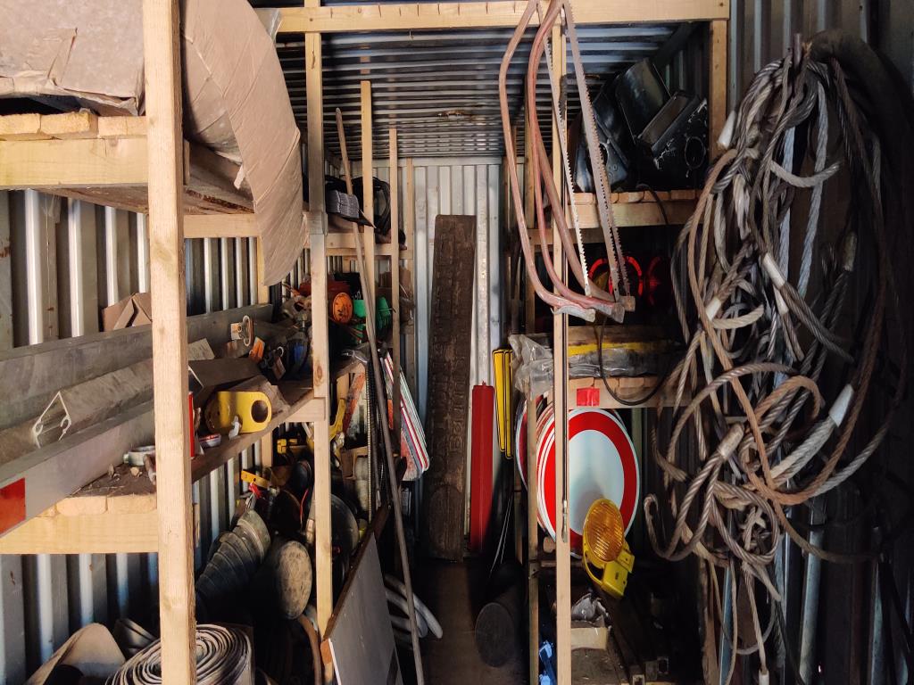 Veículos de construção e de estaleiro modernos e bem conservados e outros equipamentos mecânicos do sector da engenharia civil-6