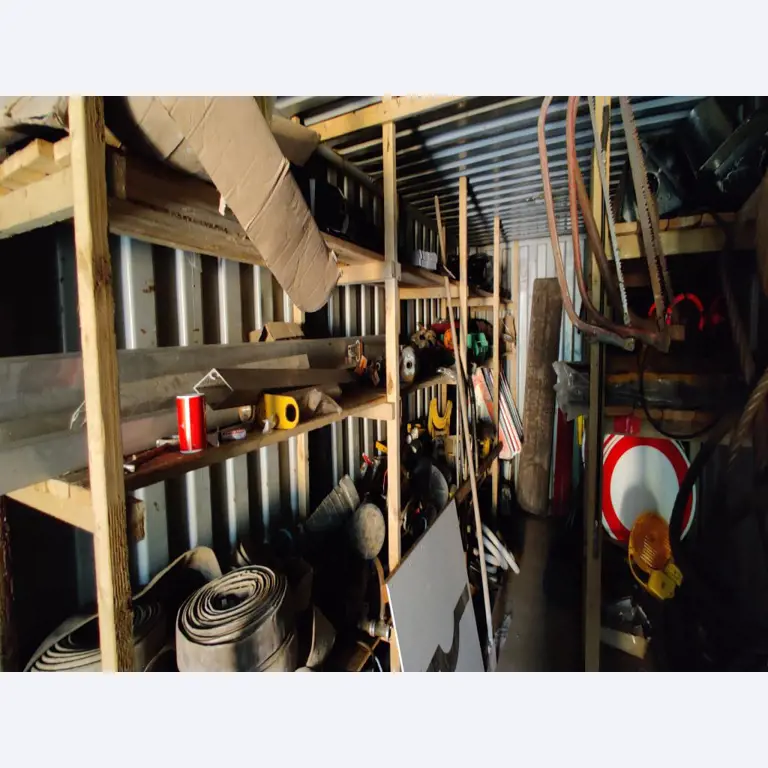 Vehículos de obra y construcción modernos y bien mantenidos y otros equipos mecánicos del sector de la ingeniería civil-7