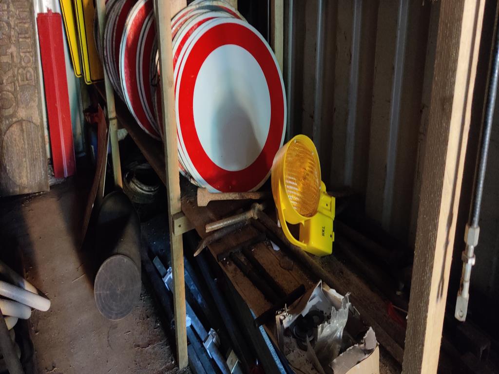 Veículos de construção e de estaleiro modernos e bem conservados e outros equipamentos mecânicos do sector da engenharia civil-9