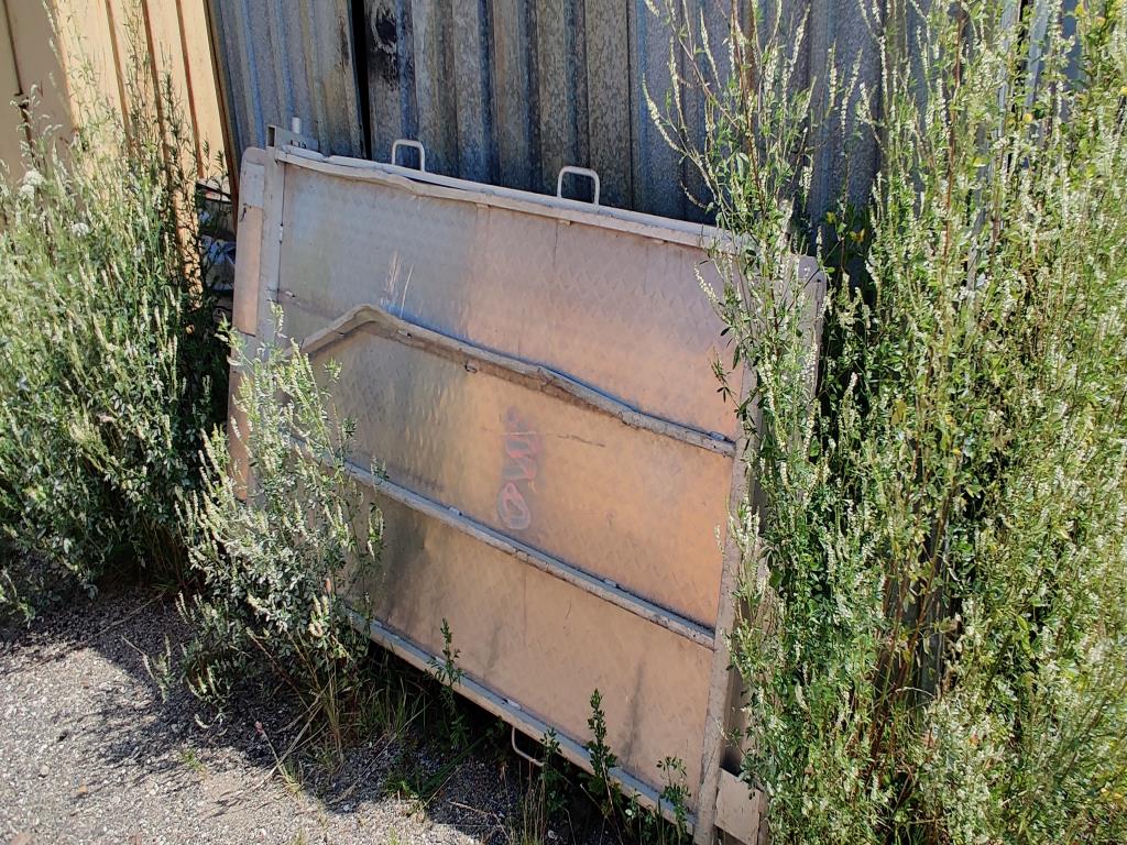 Sodobna, dobro vzdrževana gradbena vozila in vozila za gradbišča ter druga mehanska oprema iz sektorja gradbeništva.-1