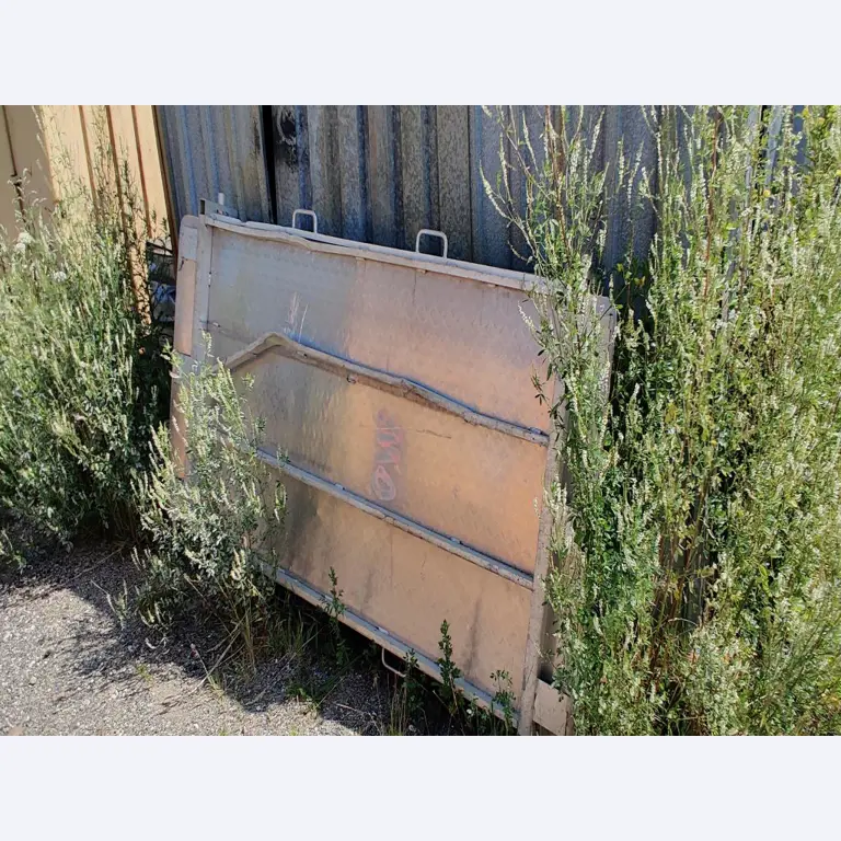 Vehículos de obra y construcción modernos y bien mantenidos y otros equipos mecánicos del sector de la ingeniería civil-1