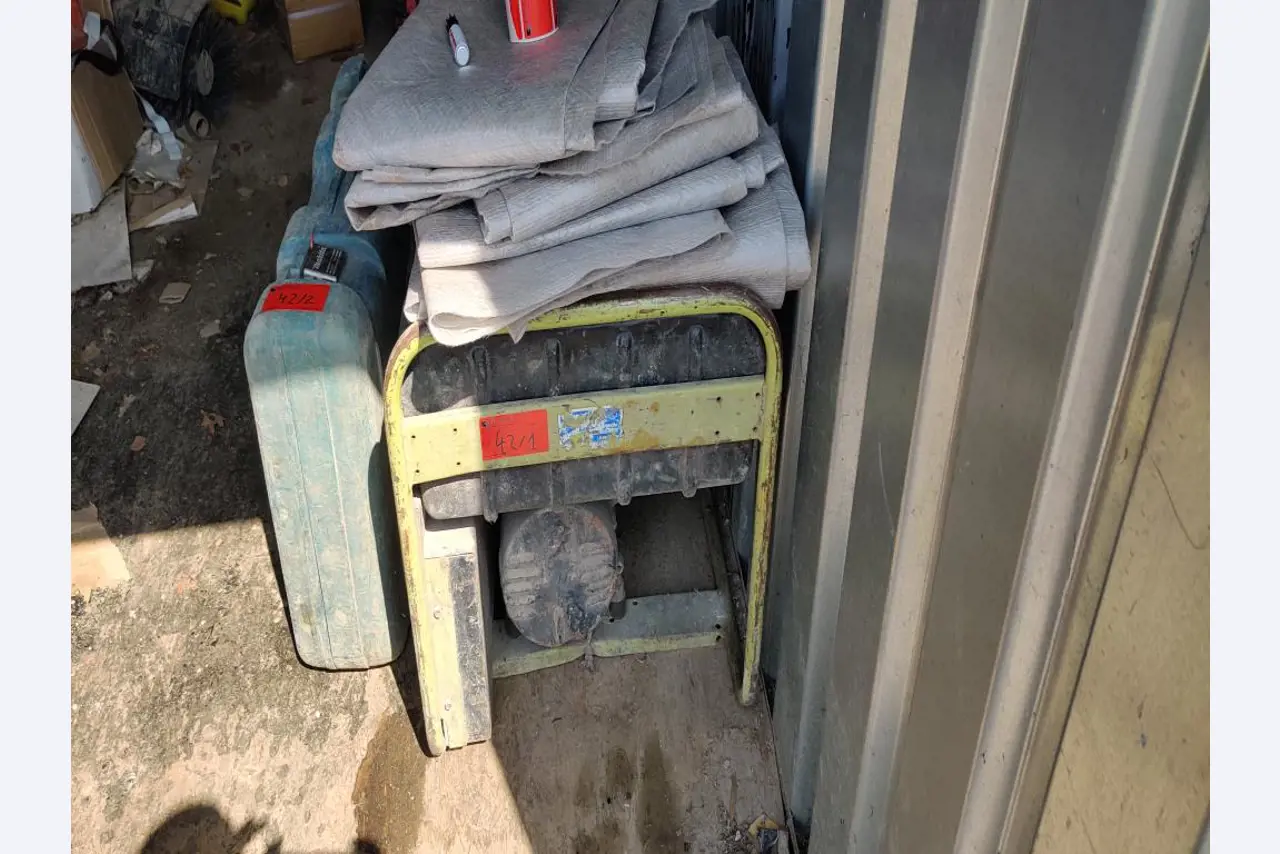 Nowoczesne, dobrze utrzymane pojazdy budowlane i budowlane oraz inny sprzęt mechaniczny z sektora inżynierii lądowej i wodnej.-1