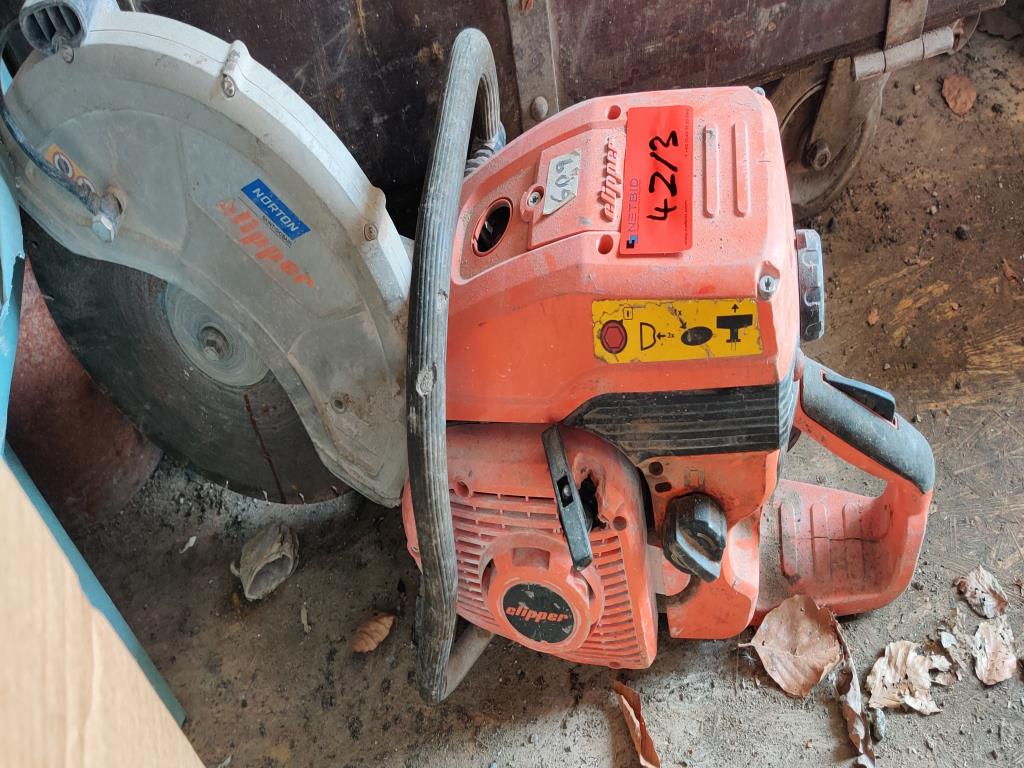 Moderne, gepflegte Bau- und Baustellenfahrzeuge sowie weitere maschinelle Ausstattung aus dem Tiefbau-2