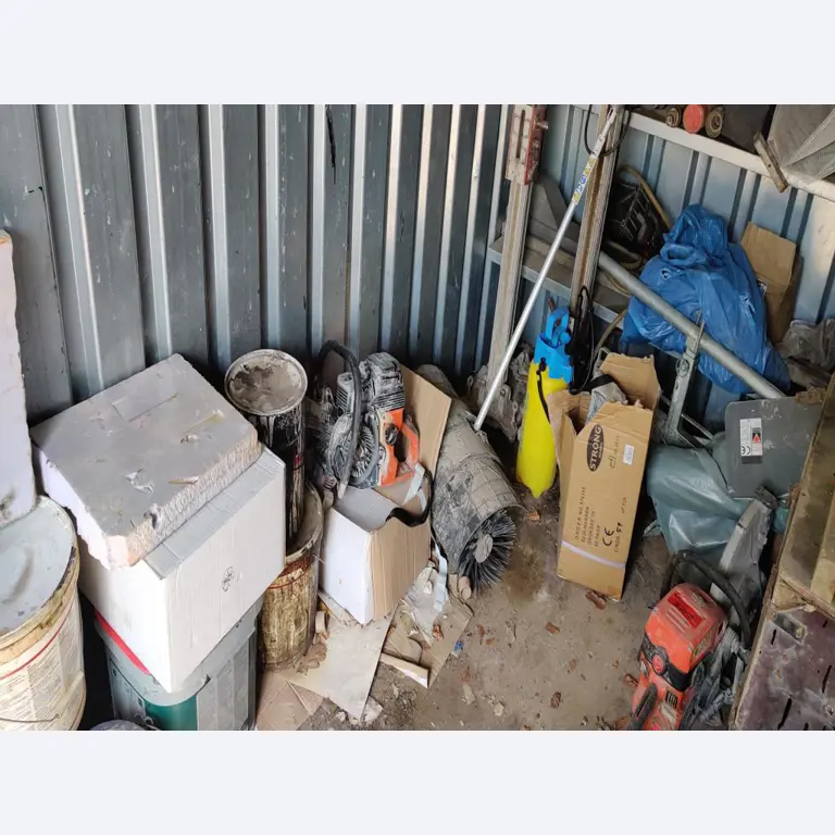 Vehículos de obra y construcción modernos y bien mantenidos y otros equipos mecánicos del sector de la ingeniería civil-3