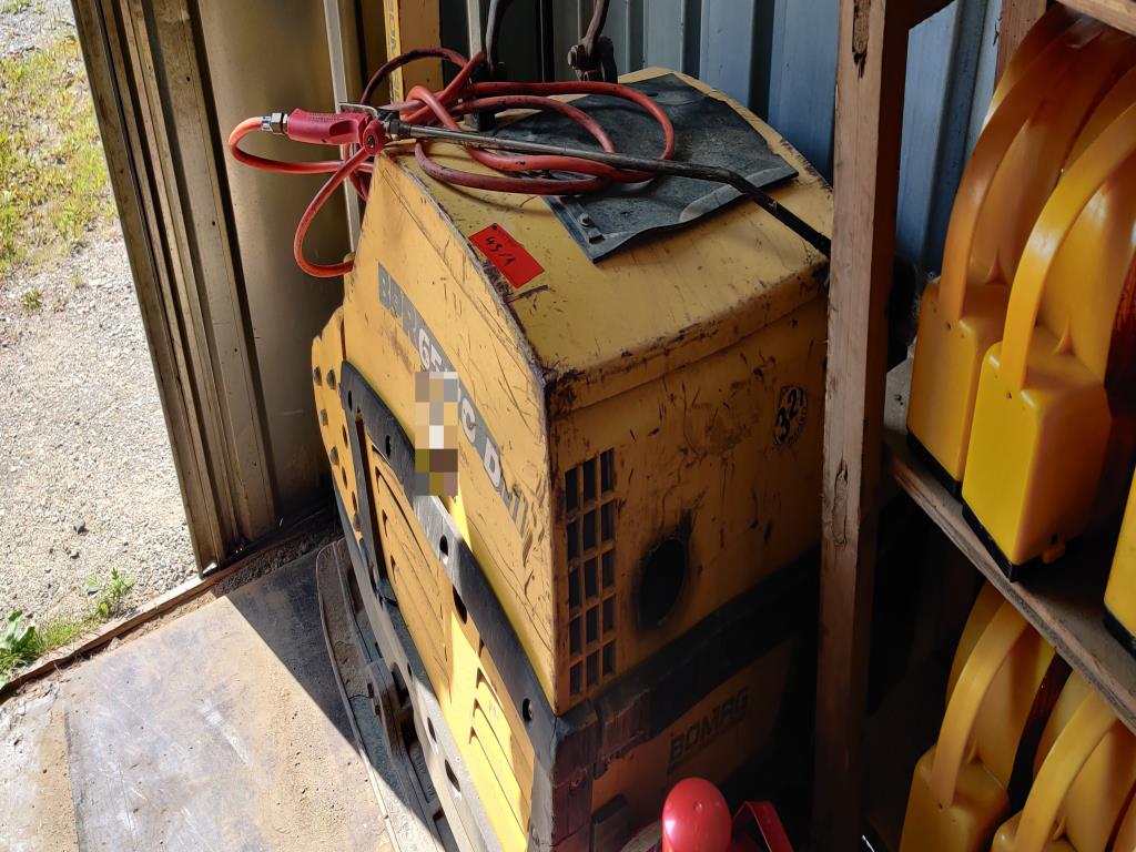 Vehículos de obra y construcción modernos y bien mantenidos y otros equipos mecánicos del sector de la ingeniería civil-5