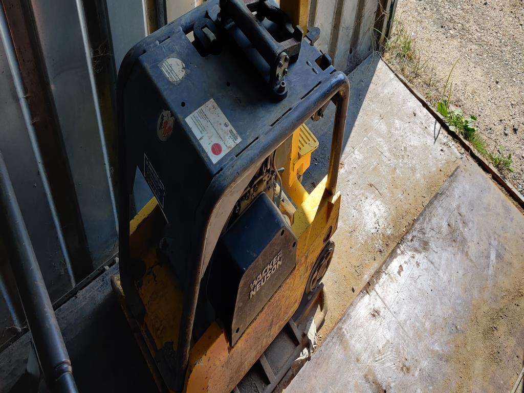 Moderne, gepflegte Bau- und Baustellenfahrzeuge sowie weitere maschinelle Ausstattung aus dem Tiefbau-2