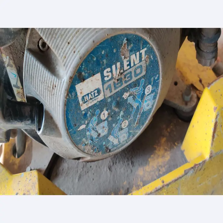 Vehículos de obra y construcción modernos y bien mantenidos y otros equipos mecánicos del sector de la ingeniería civil-4