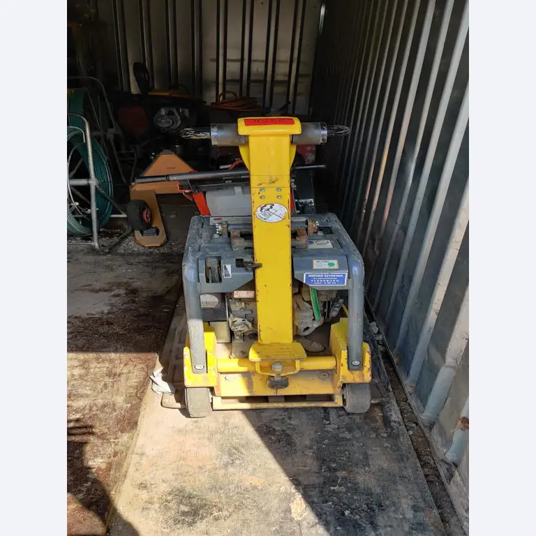 Vehículos de obra y construcción modernos y bien mantenidos y otros equipos mecánicos del sector de la ingeniería civil-5