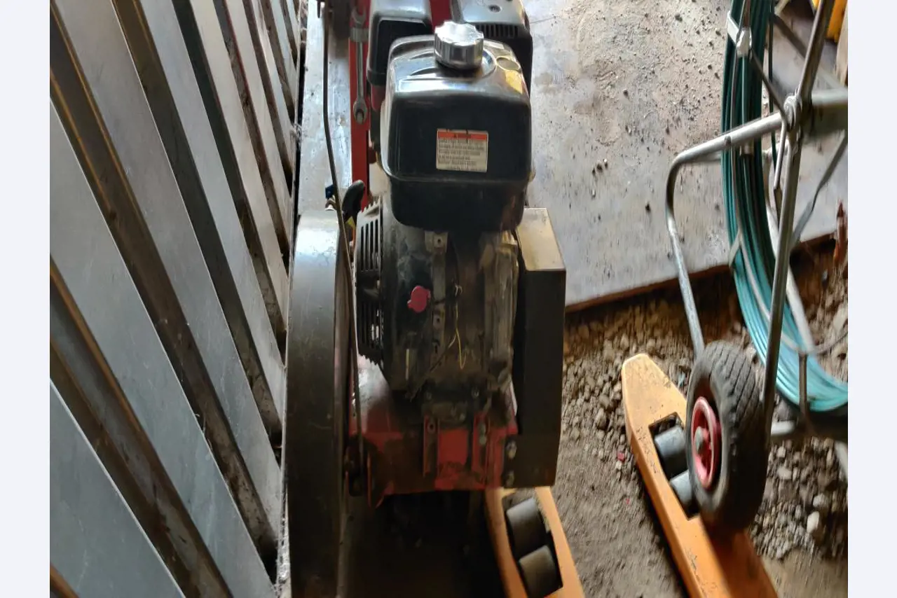 Nowoczesne, dobrze utrzymane pojazdy budowlane i budowlane oraz inny sprzęt mechaniczny z sektora inżynierii lądowej i wodnej.-1