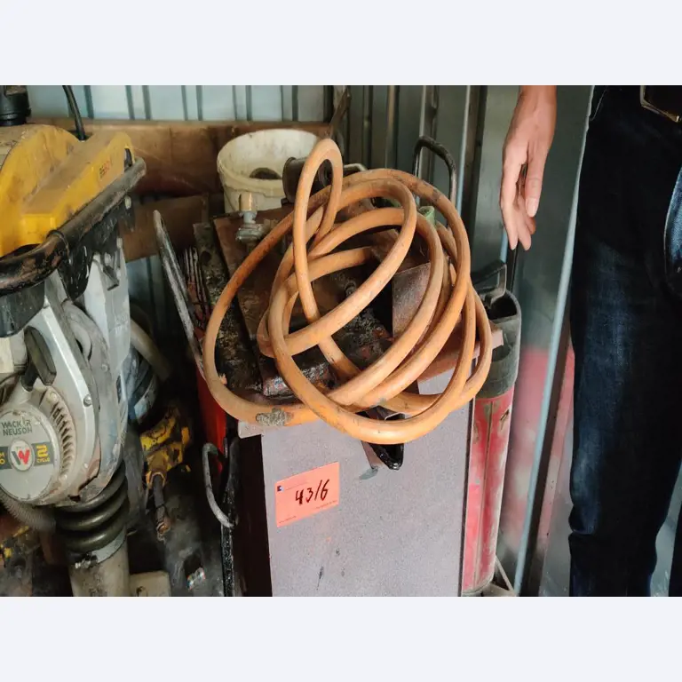 Sodobna, dobro vzdrževana gradbena vozila in vozila za gradbišča ter druga mehanska oprema iz sektorja gradbeništva.-1