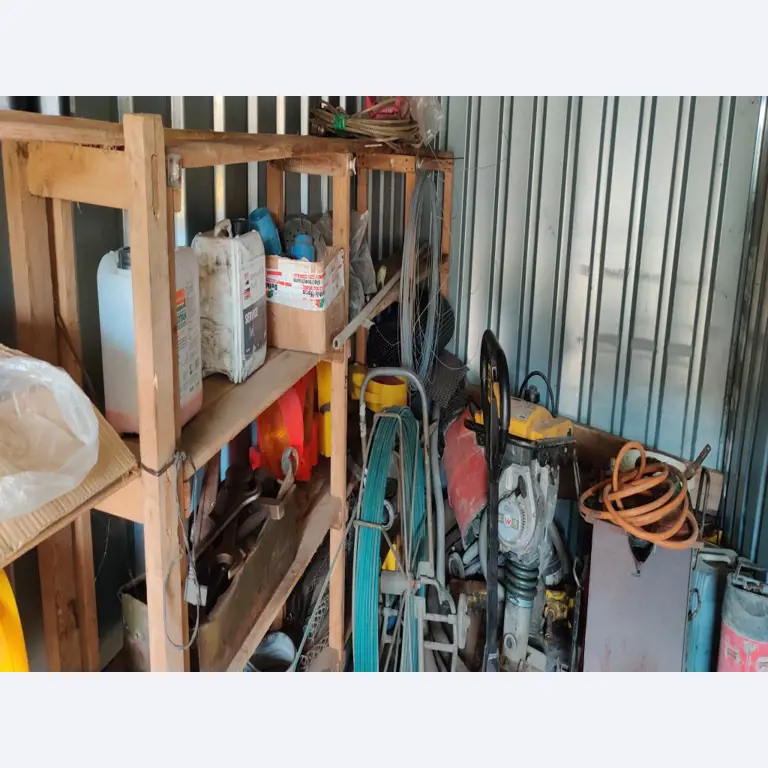 Moderne, goed onderhouden bouwvoertuigen en andere mechanische apparatuur uit de weg- en waterbouwsector-3