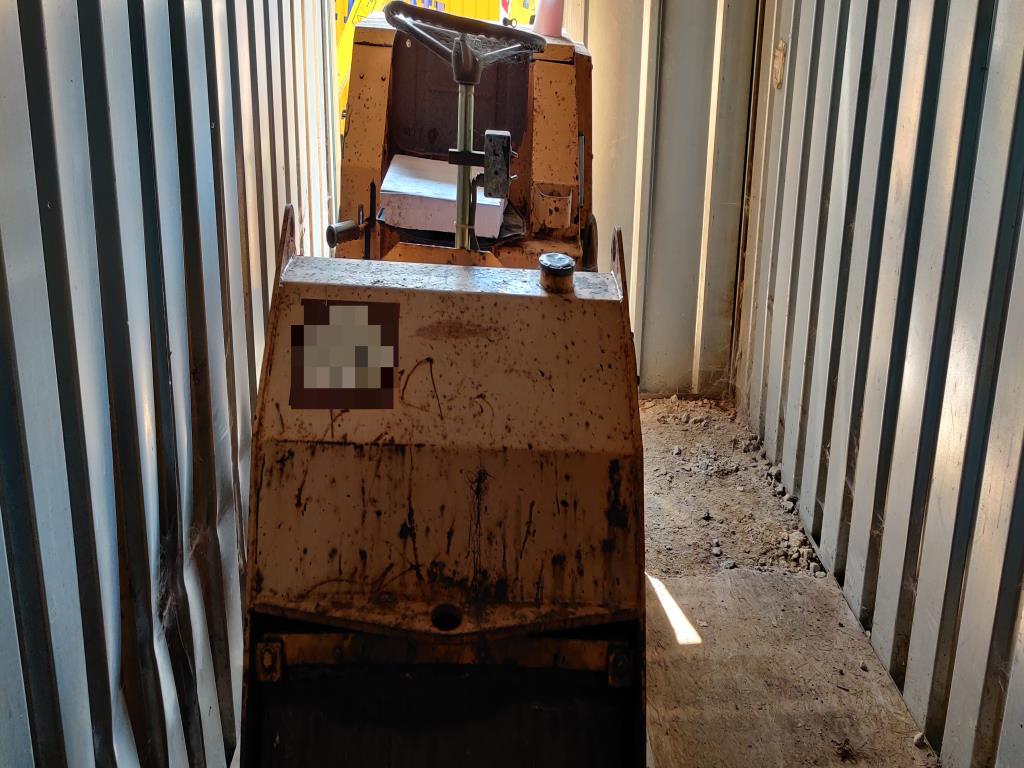 Sodobna, dobro vzdrževana gradbena vozila in vozila za gradbišča ter druga mehanska oprema iz sektorja gradbeništva.-1