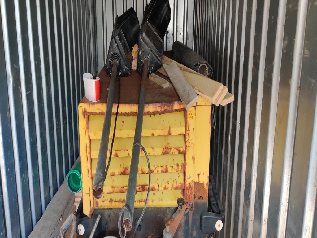 Moderne, gepflegte Bau- und Baustellenfahrzeuge sowie weitere maschinelle Ausstattung aus dem Tiefbau-2