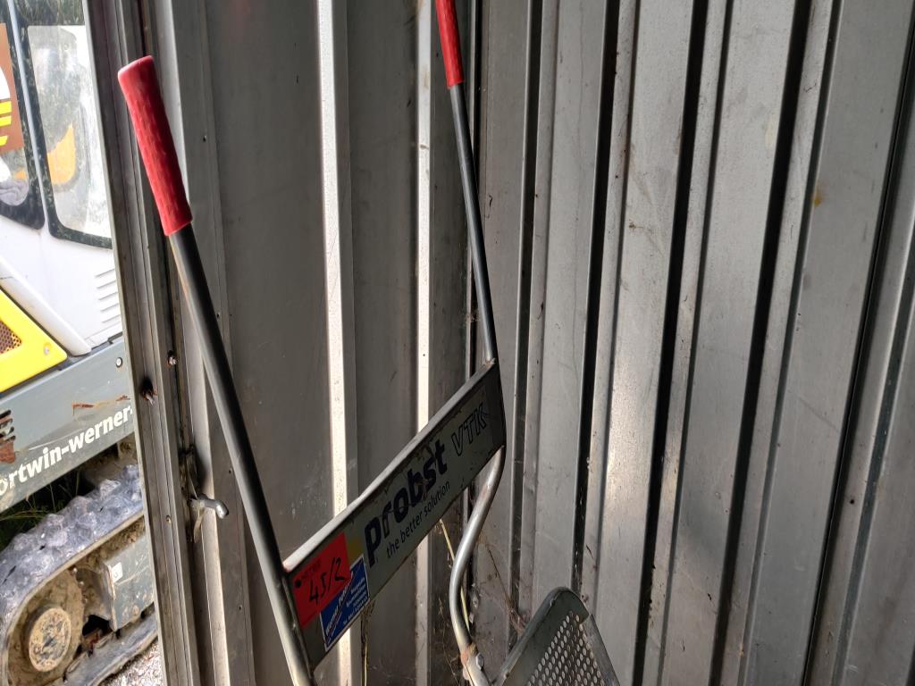 Sodobna, dobro vzdrževana gradbena vozila in vozila za gradbišča ter druga mehanska oprema iz sektorja gradbeništva.-1