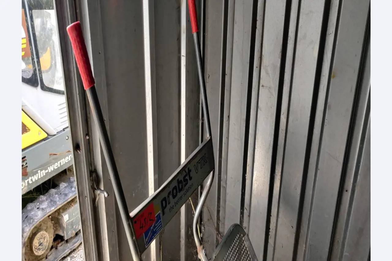 Moderne, gepflegte Bau- und Baustellenfahrzeuge sowie weitere maschinelle Ausstattung aus dem Tiefbau-1