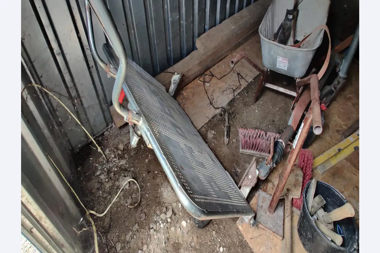 Moderne, gepflegte Bau- und Baustellenfahrzeuge sowie weitere maschinelle Ausstattung aus dem Tiefbau-3