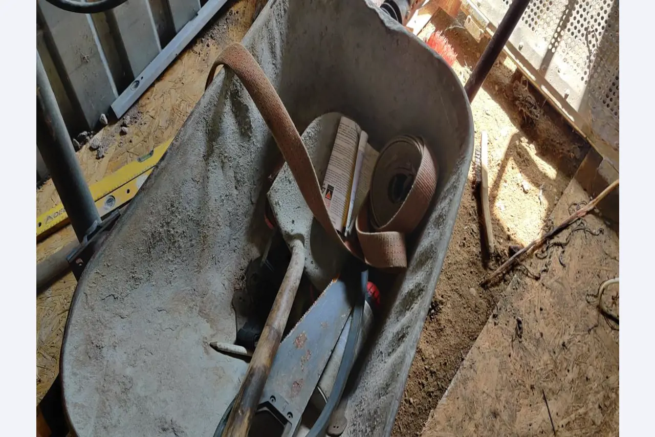 Sodobna, dobro vzdrževana gradbena vozila in vozila za gradbišča ter druga mehanska oprema iz sektorja gradbeništva.-2