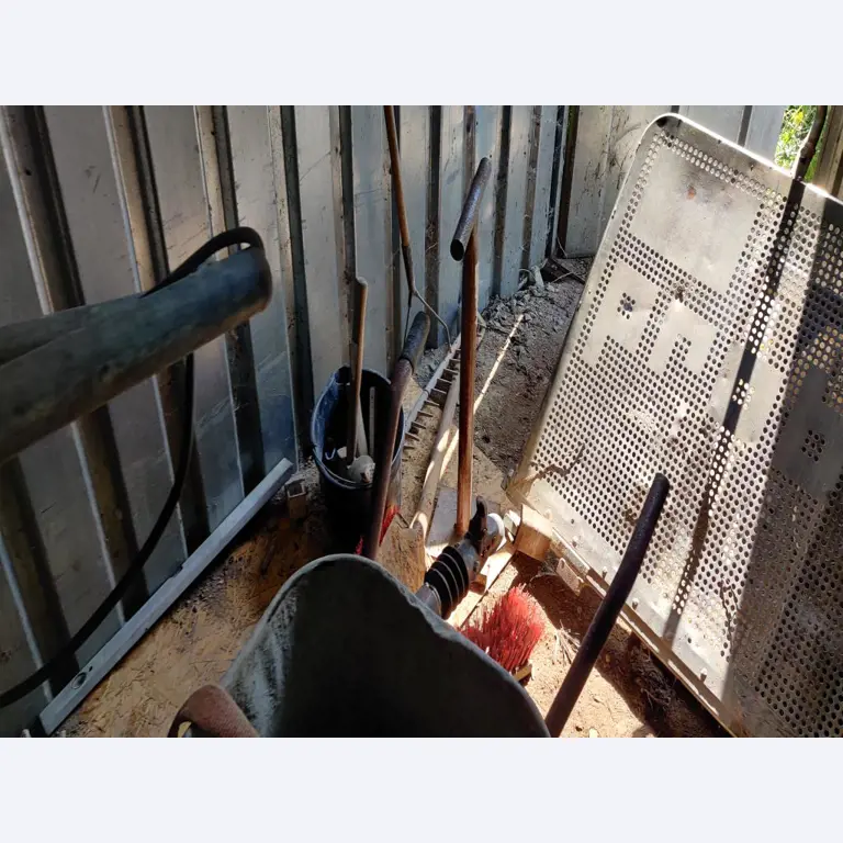 Sodobna, dobro vzdrževana gradbena vozila in vozila za gradbišča ter druga mehanska oprema iz sektorja gradbeništva.-3