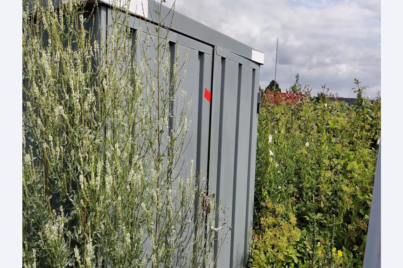 Sodobna, dobro vzdrževana gradbena vozila in vozila za gradbišča ter druga mehanska oprema iz sektorja gradbeništva.-1